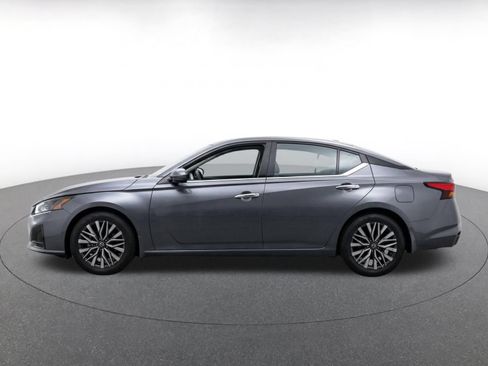 Used 2025 Nissan Altima 2.5 SV FWD image 4
