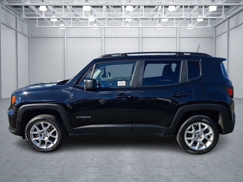 Used 2022 Jeep Renegade Latitude w/ Convenience Group image 2