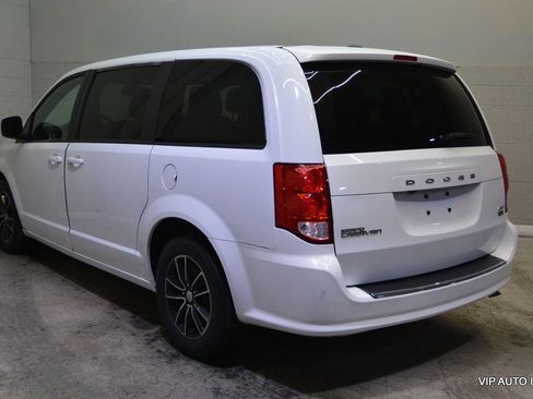 Used 2019 Dodge Grand Caravan GT image 3