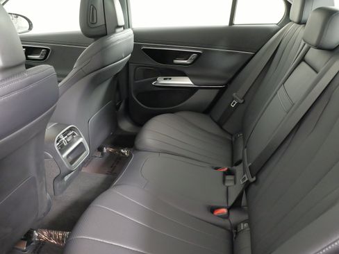 Used 2025 Mercedes-Benz E 350 4MATIC Sedan image 37