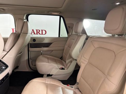 Used 2018 Lincoln Navigator Select w/ Technology Package RWD image 25