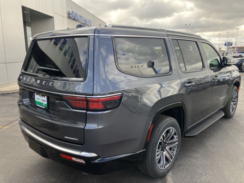 Used 2024 Jeep Wagoneer Series II w/ Flexible Seating Group AWD/4WD image 9