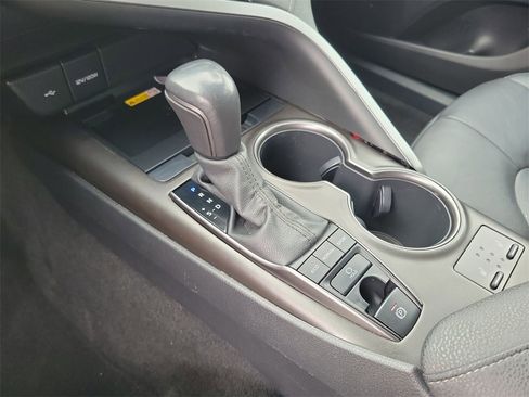 Used 2022 Toyota Camry XSE image 21