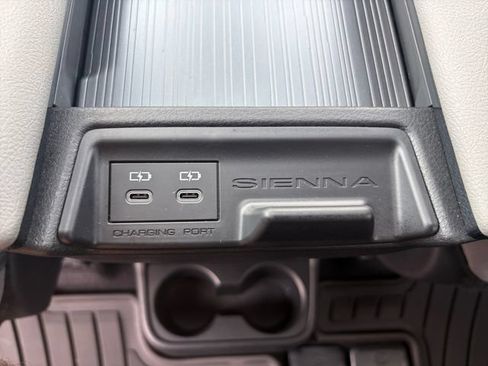 Used 2025 Toyota Sienna LE w/ LE Plus Package AWD/4WD image 24