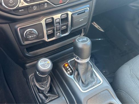 Used 2022 Jeep Wrangler Unlimited Sport AWD/4WD image 27