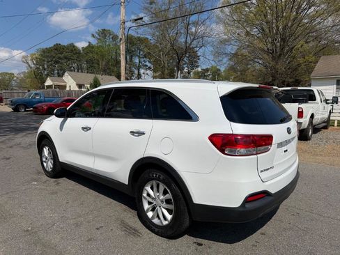 Used 2017 Kia Sorento L w/ LX Convenience Package image 7
