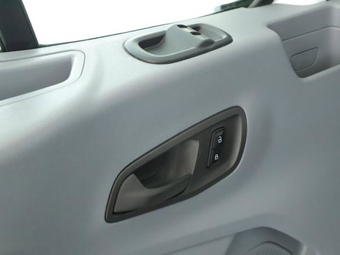 Used 2017 Ford Transit 350 XL image 4