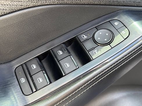 Used 2023 Nissan Rogue SV FWD image 13