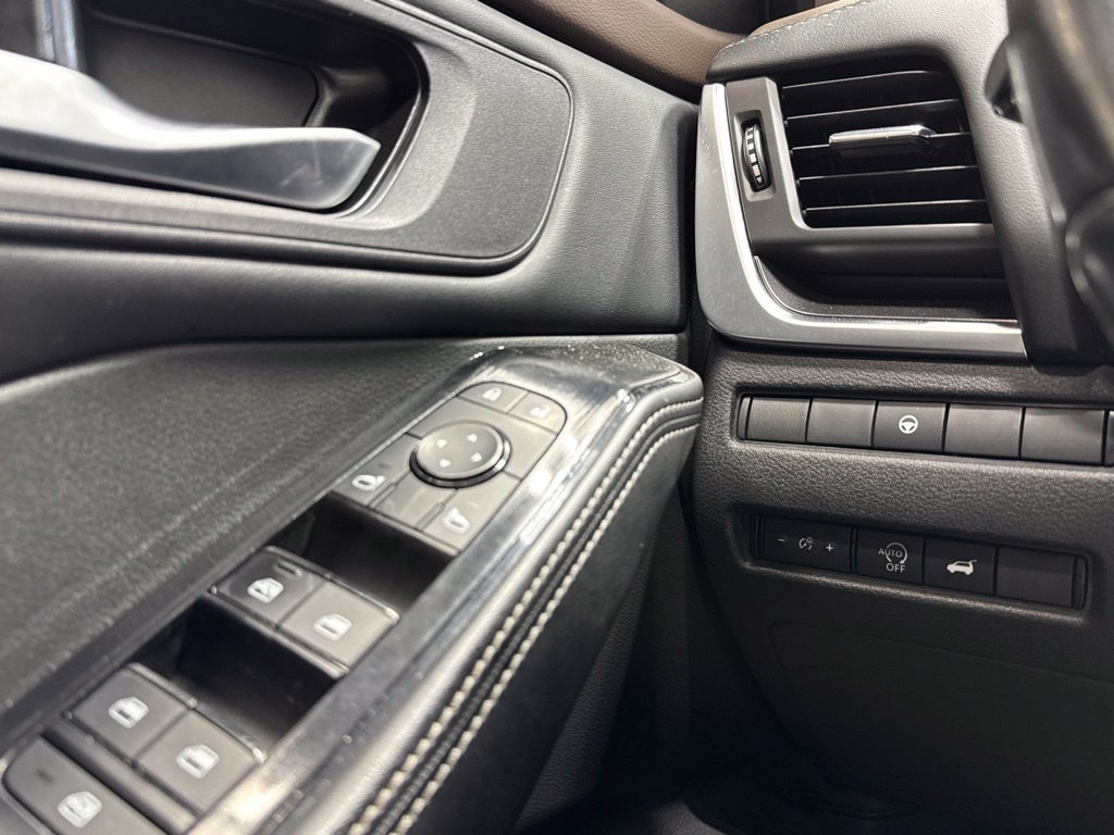Used 2023 Nissan Rogue SV w/ SV Premium B Package FWD image 9