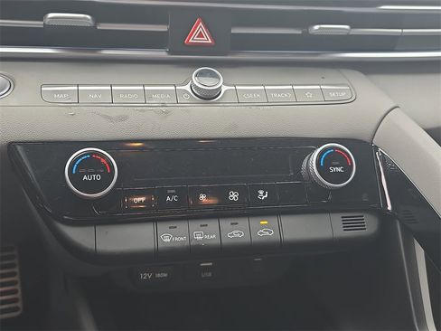 Used 2025 Hyundai Elantra SEL image 23