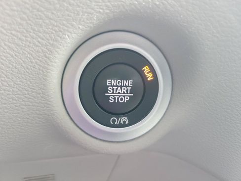 Used 2024 Chrysler Pacifica Touring-L FWD image 28