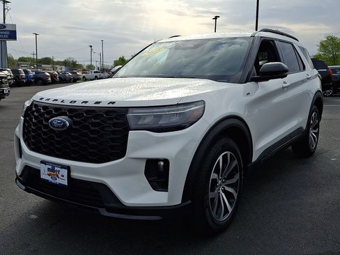 Used 2025 Ford Explorer ST-Line AWD/4WD image 3