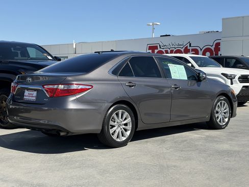 Used 2015 Toyota Camry XLE w/ Convenience Package FWD image 2