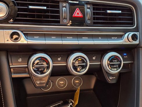 Used 2023 Genesis G70 2.0T image 10