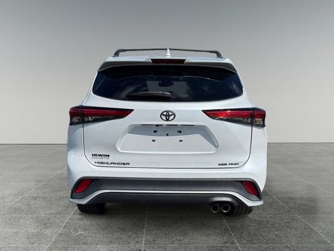 Used 2022 Toyota Highlander XSE AWD/4WD image 4