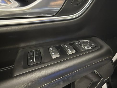 Used 2023 Chevrolet Suburban Premier image 26