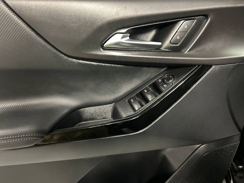 Used 2026 Chevrolet Equinox LT FWD image 13