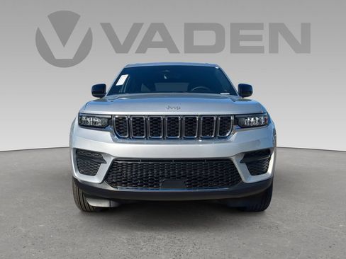 Used 2025 Jeep Grand Cherokee Laredo X w/ Luxury Tech Group I RWD image 5