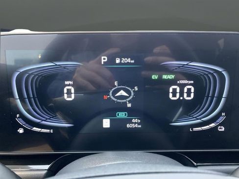 Certified 2024 Kia Niro EX image 18