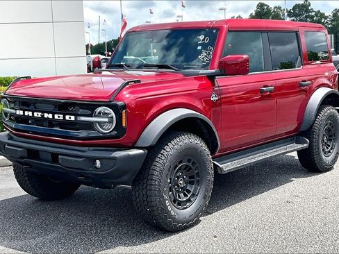 New 2026 Ford Bronco Outer Banks w/ Sasquatch Package AWD/4WD image 2