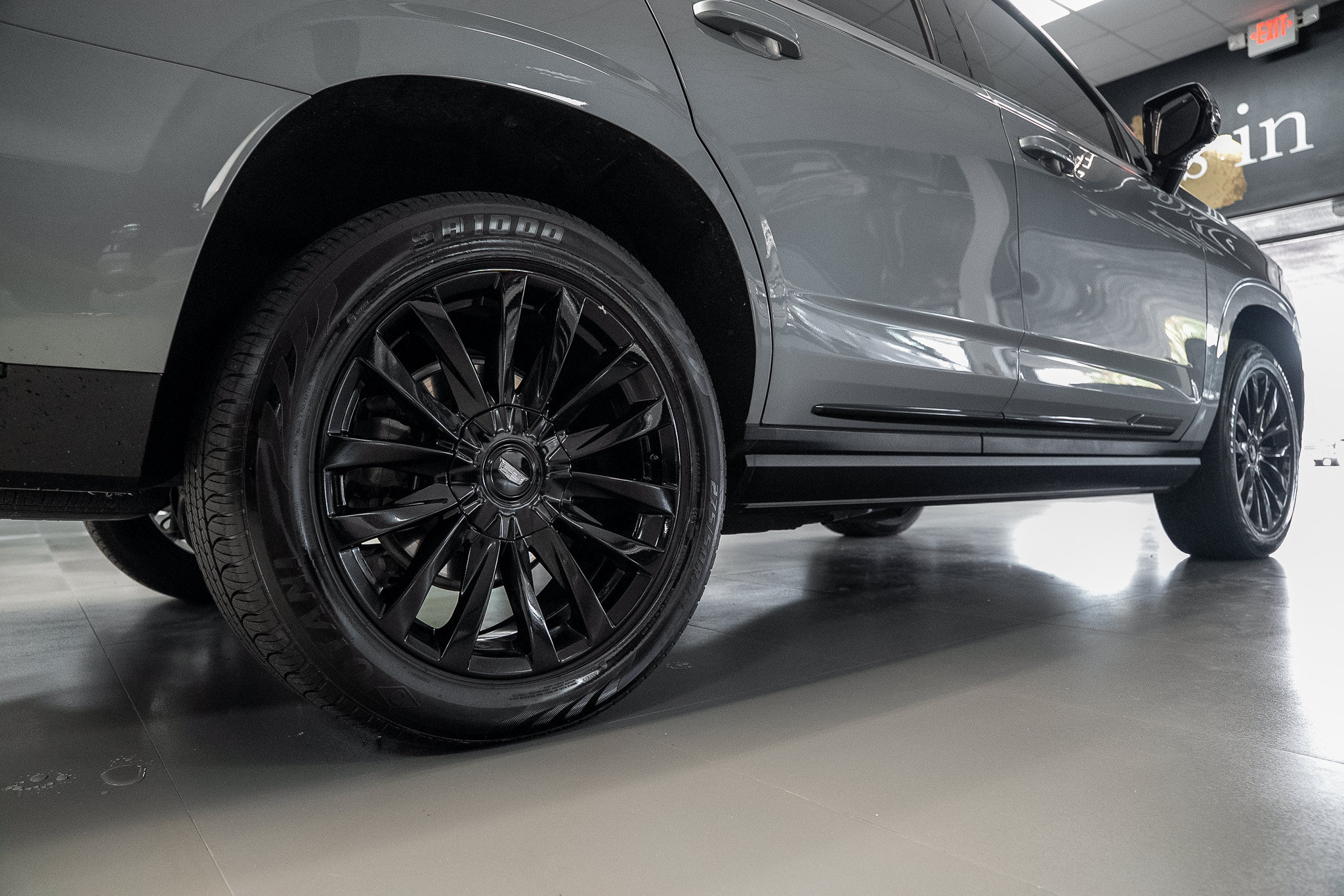 Used 2023 Cadillac Escalade Premium Luxury w/ Performance Package AWD/4WD image 33