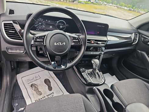 Used 2024 Kia Seltos S FWD image 16