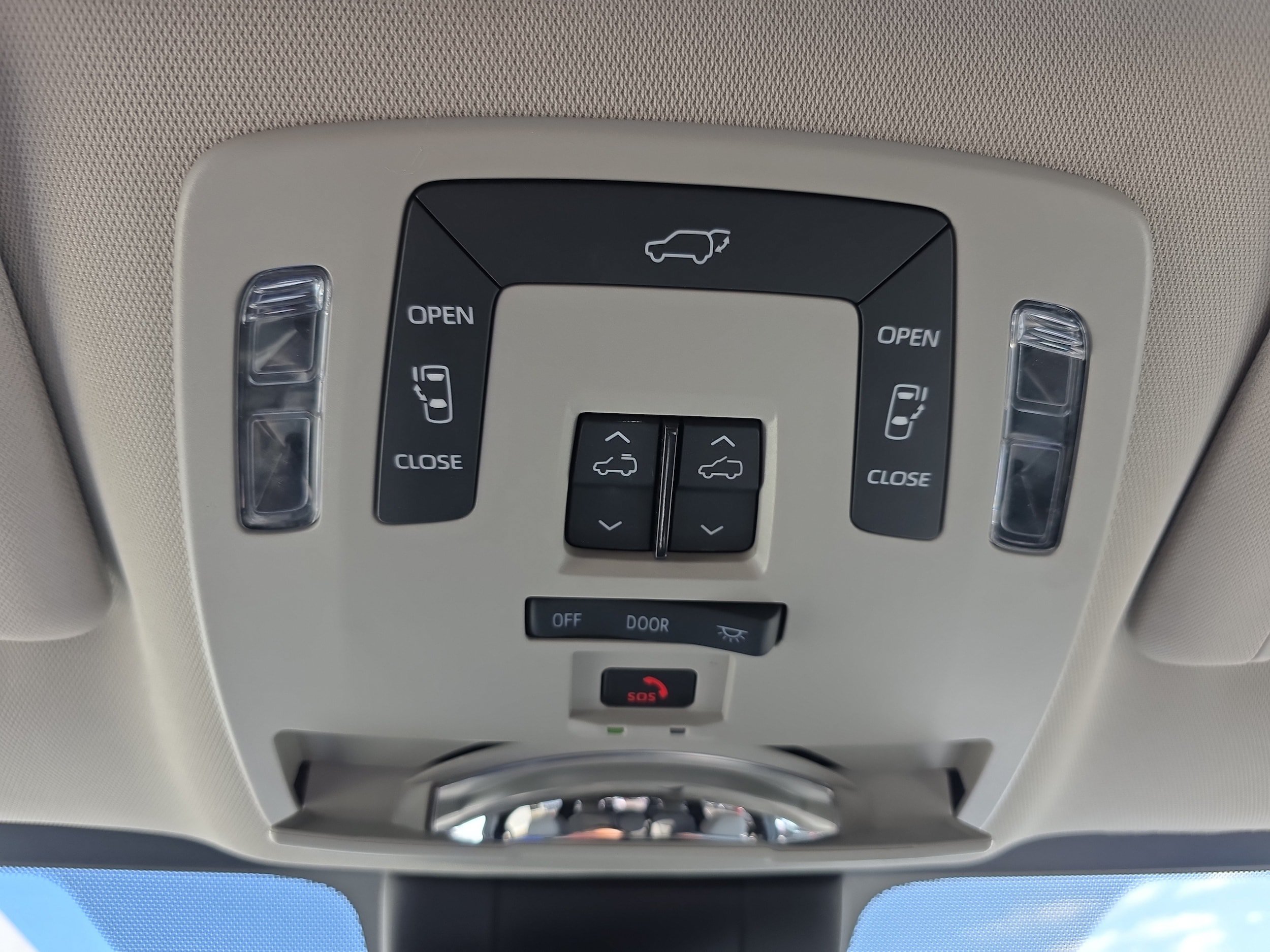 Used 2025 Toyota Sienna XLE FWD image 31