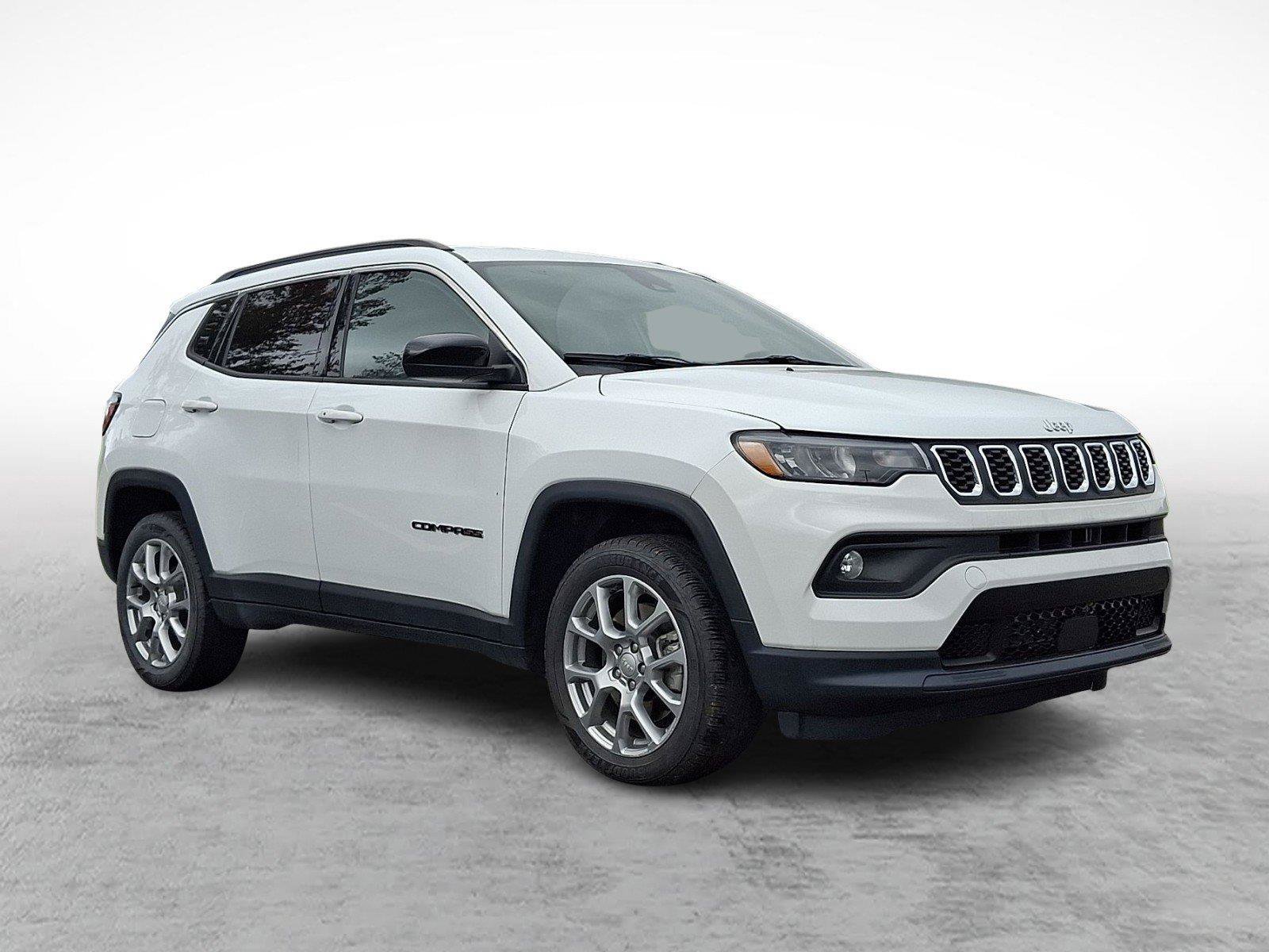 Used 2024 Jeep Compass Latitude AWD/4WD image 1