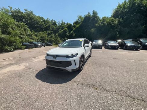 Used 2026 Volkswagen Tiguan SE FWD image 6