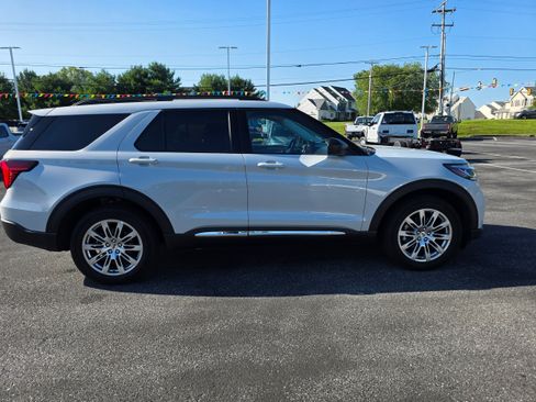 Used 2025 Ford Explorer Active w/ Active Comfort Package AWD/4WD image 6