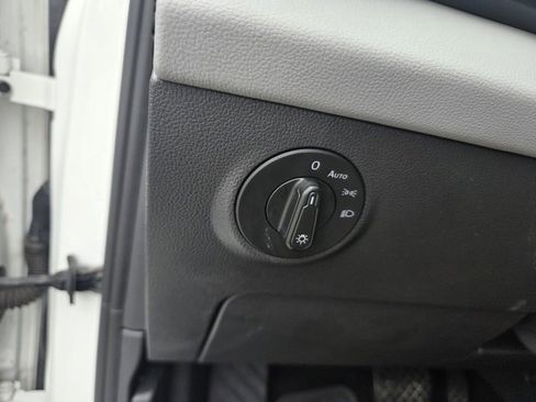 Used 2022 Volkswagen Taos SE w/ IQ.Drive SE Package image 7