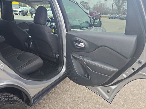 Used 2016 Jeep Cherokee Latitude w/ Cold Weather Group image 41