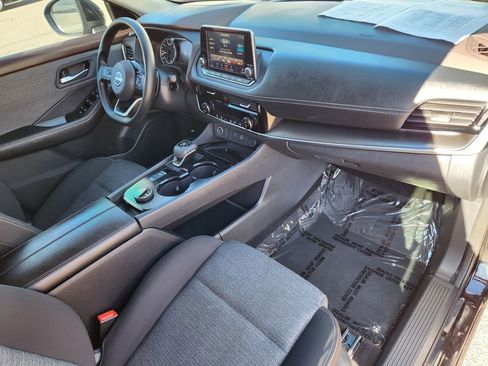Used 2022 Nissan Rogue SV image 16