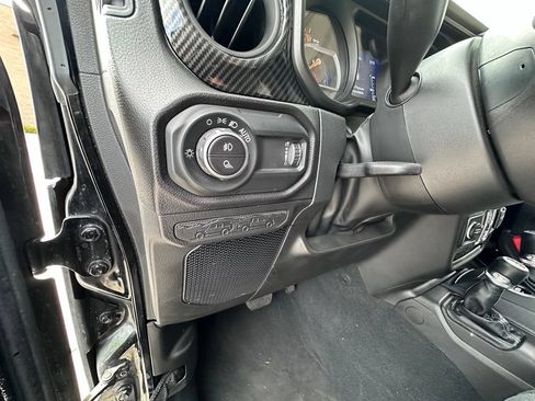 Used 2024 Jeep Gladiator Sport AWD/4WD image 20