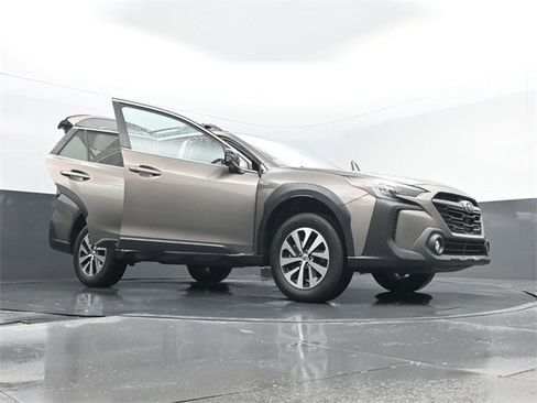 Used 2023 Subaru Outback Premium image 32