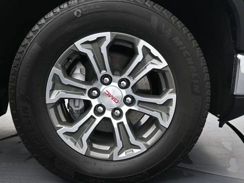 Used 2025 GMC Sierra 1500 SLT image 11