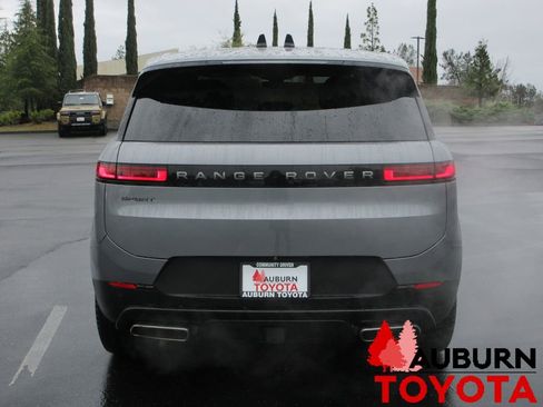 Used 2024 Land Rover Range Rover Sport SE image 6