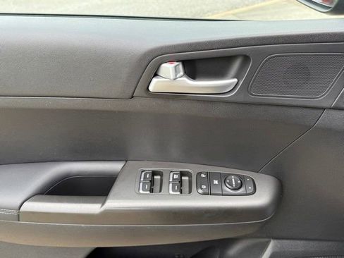 Used 2019 Kia Sportage LX FWD image 15