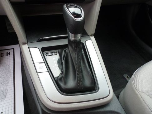 Used 2018 Hyundai Elantra SE FWD image 24
