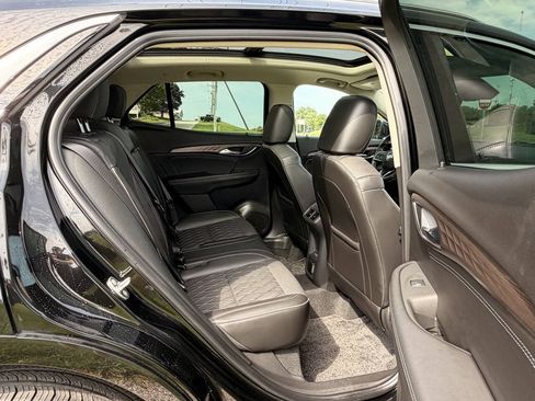 Used 2023 Buick Envision Avenir AWD/4WD image 30
