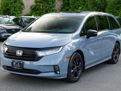 Used 2023 Honda Odyssey Sport image 3
