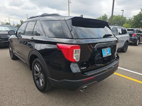 Used 2023 Ford Explorer XLT w/ Equipment Group 202A AWD/4WD image 4