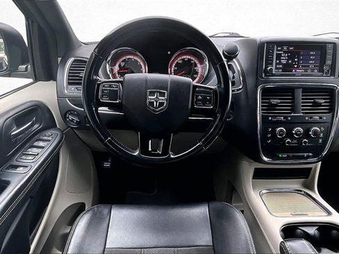 Used 2019 Dodge Grand Caravan SXT image 9