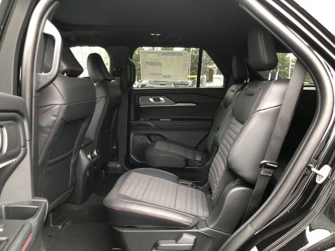 New 2026 Ford Explorer ST-Line w/ ST-Line Street Pack image 11