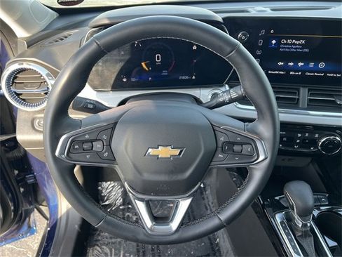 Certified 2024 Chevrolet Trax LT w/ Driver Confidence Package image 11