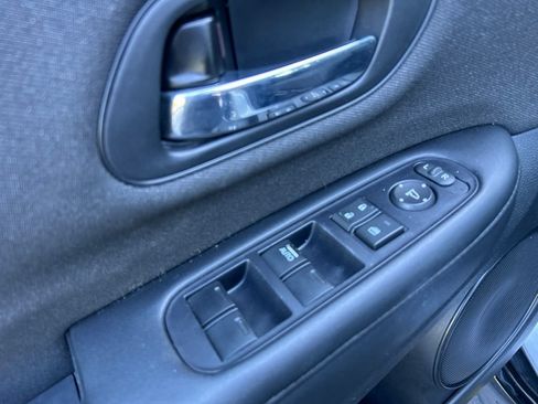 Used 2019 Honda HR-V Sport image 9