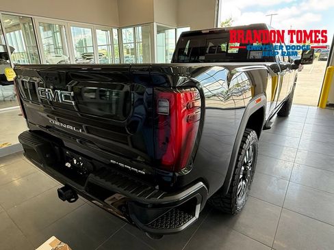 Used 2024 GMC Sierra 3500 Denali Ultimate AWD/4WD image 3