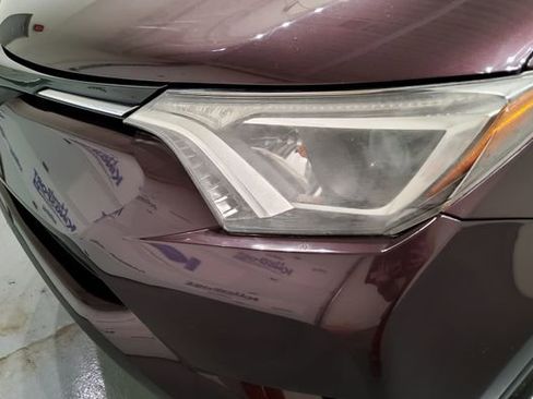 Used 2018 Toyota RAV4 LE w/ Carpet Mat Package image 7