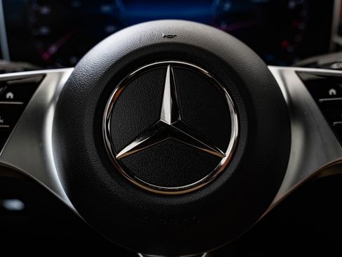 Certified 2025 Mercedes-Benz GLC 300 4MATIC image 30