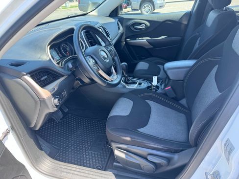 Used 2018 Jeep Cherokee Latitude w/ Cold Weather Group AWD/4WD image 10